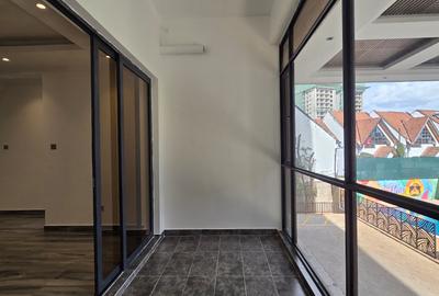 1 Bed Apartment with En Suite in Brookside - 4