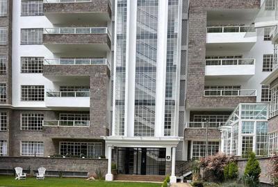 3 Bed Apartment with En Suite in Lavington