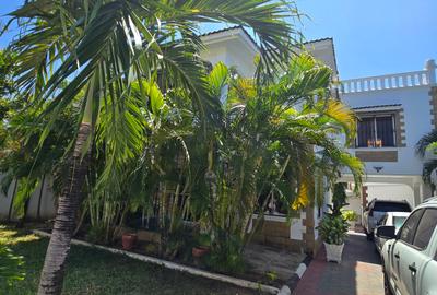 3 Bed House with En Suite at Serena