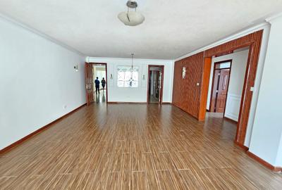 3 Bed Apartment with En Suite in Riverside