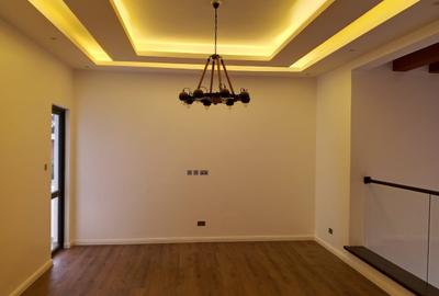 5 Bed Townhouse with En Suite in Lavington - 4