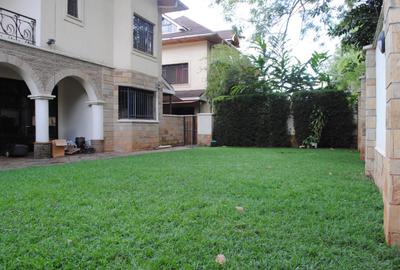 5 Bed Villa with En Suite at Lavington - 2