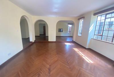 5 Bed Townhouse with En Suite in Lavington - 3