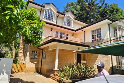 5 Bed Townhouse with En Suite at Lavington Green