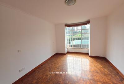 4 Bed House with En Suite in Rosslyn - 4