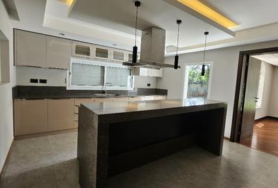 5 Bed House with En Suite at Old Runda - 4