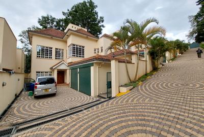 4 Bed Townhouse with En Suite in Kyuna