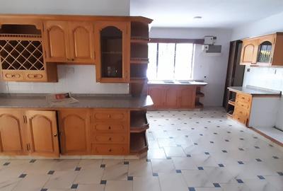 4 Bed Townhouse with En Suite at Nyari