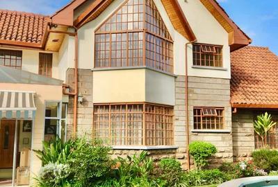 5 Bed House with En Suite at Old Runda