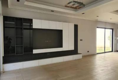 5 Bed Villa with En Suite at Lavington - 2