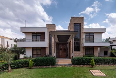 5 Bed Townhouse with En Suite in Karen - 3