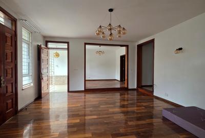 5 Bed Townhouse with En Suite in Lavington - 3