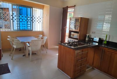 4 Bed Villa with En Suite at Links Road - 3