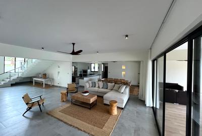 4 Bed House with En Suite at Hs84 - 3