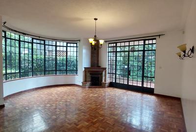5 Bed Townhouse with En Suite in Lavington - 3