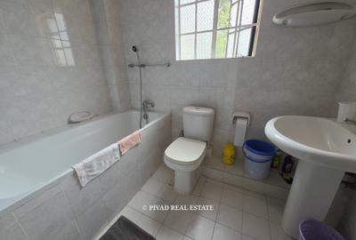 4 Bed House with Garden in Runda - 3