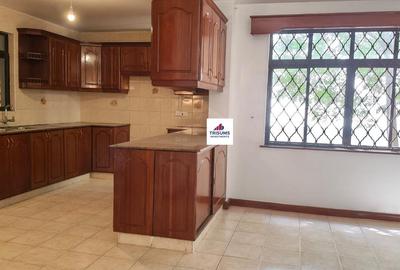 4 Bed Apartment with En Suite in Westlands Area - 2