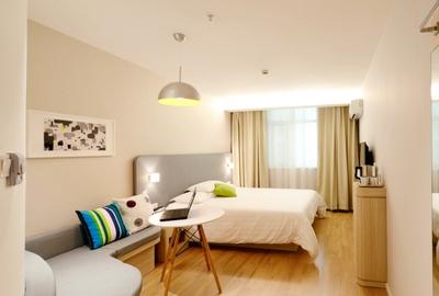 4 Bed Apartment with Swimming Pool at 5Th Parklands Avenue - 3