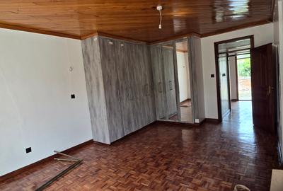 5 Bed Townhouse with En Suite at Off Convent Drive - 4