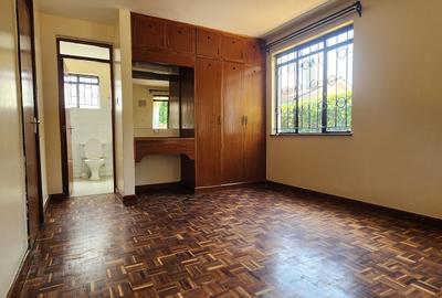 5 Bed House with En Suite in Mountain View - 4