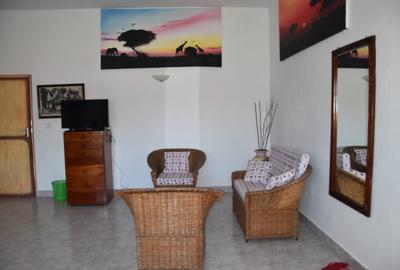 5 Bed Villa with En Suite at Jacaranda Road - 4