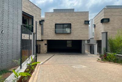 5 Bed Townhouse with En Suite in Brookside