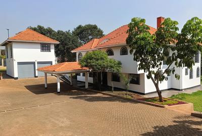 5 Bed House with En Suite at Ridgeways - 4