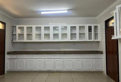 5 Bed House with En Suite in Nyari - 3