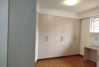 5 Bed House with En Suite in Runda - 4