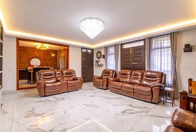 5 Bed Townhouse with En Suite in Lavington - 3