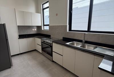 6 Bed Villa with En Suite in Westlands Area - 3