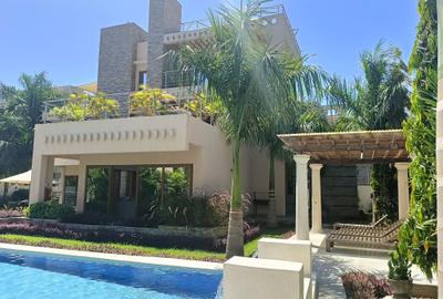 5 Bed Villa with En Suite at Beach Road - 2