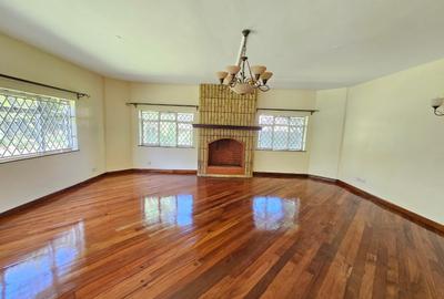 5 Bed House with En Suite in Runda