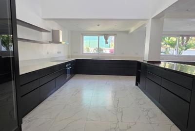 5 Bed House in Runda - 3