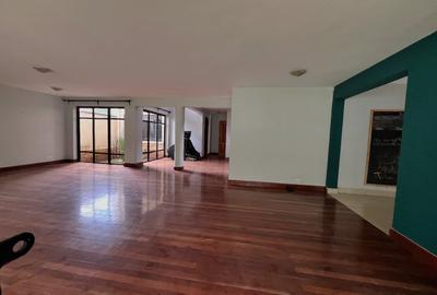 5 Bed Townhouse with En Suite in Lavington - 4