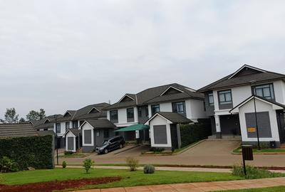 4 Bed Townhouse with Swimming Pool at Five Star Paradise