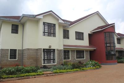 Serviced 2 Bed Apartment with En Suite in Runda