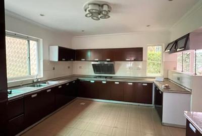 4 Bed Townhouse with En Suite in Riverside - 3