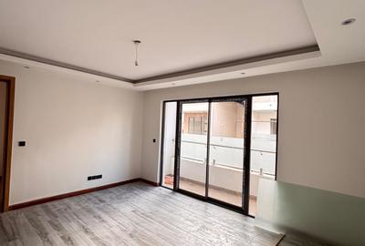 6 Bed Townhouse with En Suite in Lavington - 2