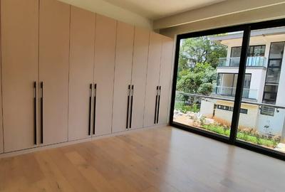 4 Bed Townhouse with En Suite at Lavington - 3