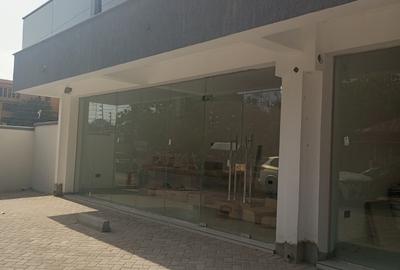 340 ft² Shop with Service Charge Included at Moyne Drive