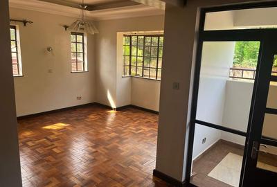 4 Bed Townhouse with En Suite in Rosslyn