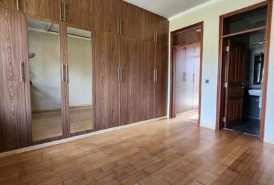 5 Bed Villa with En Suite at Karen Road - 4