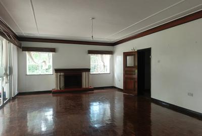 4 Bed House with En Suite in Rosslyn