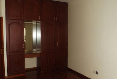 3 Bed Apartment with Swimming Pool in Kilimani - 4