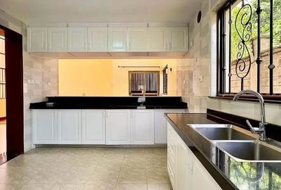 5 Bed Townhouse with En Suite at Chalbi Drive - 3