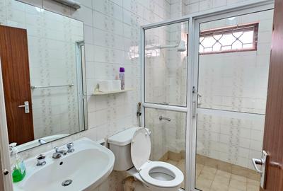 5 Bed House with En Suite in Westlands Area - 4