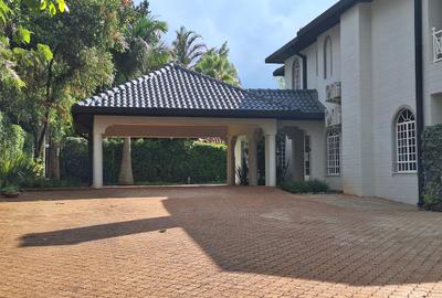 5 Bed House with En Suite in Runda