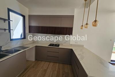 3 Bed Apartment with En Suite in Rosslyn - 3