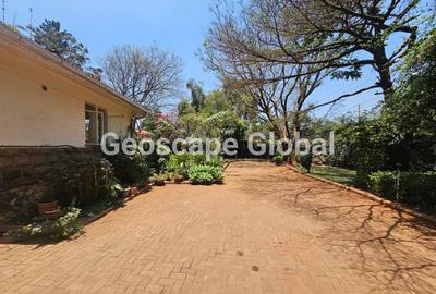 5 Bed House with En Suite in Runda